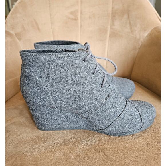 City Classified Women's Rex Gray Faux Wool Lace Up Wedge Booties Size 10 - Picture 1 of 9